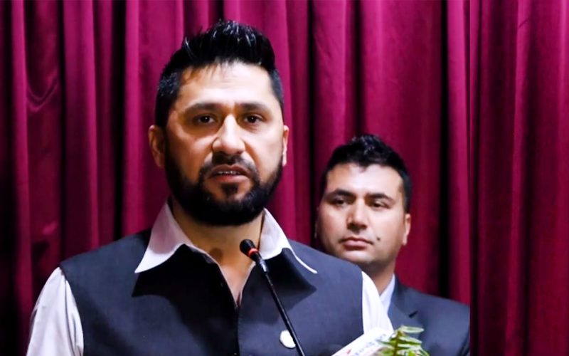 रबि आफुमाथी धेरै दुस्मन लागेको खुलासा म टेर्ने वाला छैन भन्दै अक्रोश भए खबदार मेरो कार्यकार सम देखाउछु |