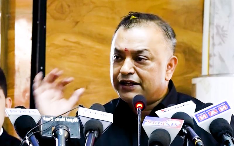 सुमनालाइ सपोट गर्दै ओलीलाइ झपारे रबिको बिषय गगनलाइ अझै चिच्च बुझेको छैन |