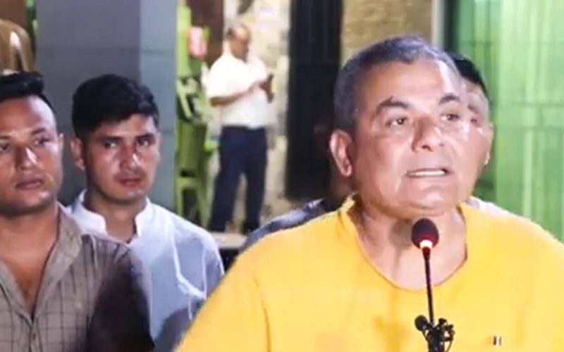 दुर्गा प्रसाईलाई प्रक्राउ पुर्जी भए लगतै प्रेस मिट जनतालाई एक जुट हुन आग्रह गर्दै  |