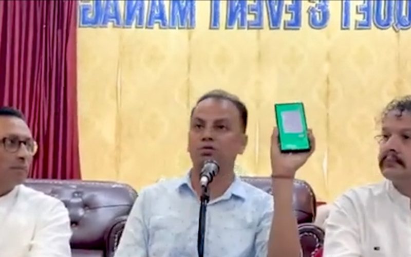 रास्वपाले गरे पत्रकार समेलन पोखरामा प्रबक्ता मनिस झाले देखाए फोनको म्यासेज |