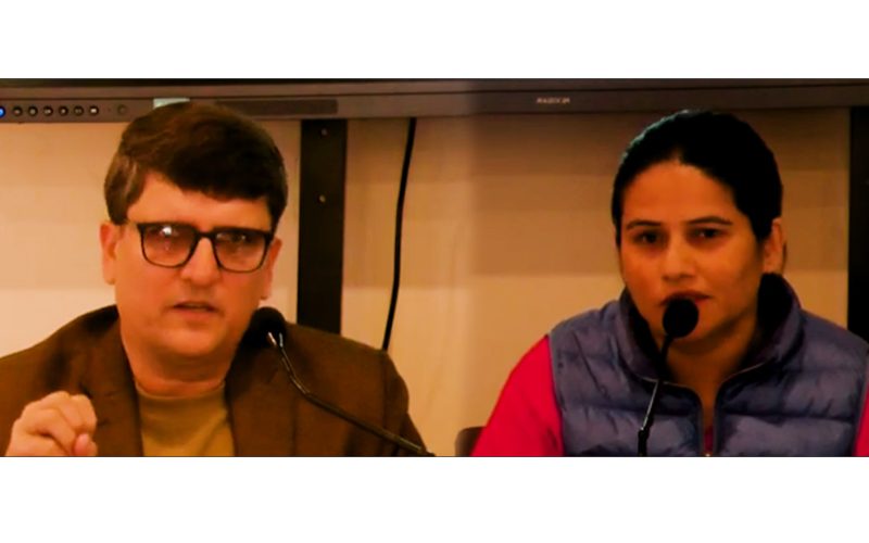 देश चलाउन पाटी नै चाहिन्छ लोकतन्त्रमा बेग्ति मान्छे राम्रो हुनु पर्छ देश बनाउन |