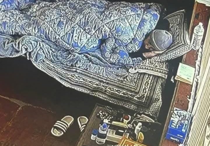 राष्टिय स्वतन्त्र पाटीका सभापती एबम पुर्बगृहमन्त्री रबि लामिछानेको हिरासतमा सुतिरहेको बेला यो तस्बिर सार्बजानिक भएको छ यो तस्बिर किन गरियो सार्बजानिक |