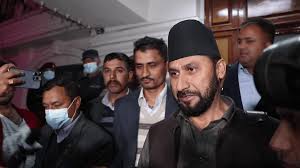 सहकारी ठगी प्रकरणः रविलाई धरौटीमा छाड्न आदेश  कास्की जिल्ला अदालतले राष्ट्रिय स्वतन्त्र पार्टीका सभापति रवि लामिछानेलाई धरौटीमा छाड्न आदेश दिएको छ । कास्की जिल्ला अदालतका न्यायाधीश नितिज राईको इजलासले उनलाई ६५ लाख धरौटीमा छाड्न आदेश दिएको हो ।