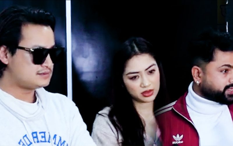 हलमा सो नदिए पछी निकै आक्रोश गरेर खान देउ खुट्टा नतान हे भगवान यस्तो सम्म भने ? आखा भरी आसु |